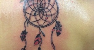 Traumfaenger Tattoo im Nacken