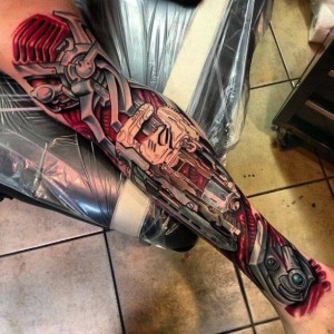 Biomechnik Tattoo am Arm